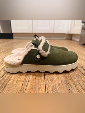 Sorel Vibe Cozy Clog - Olive Green - NEW